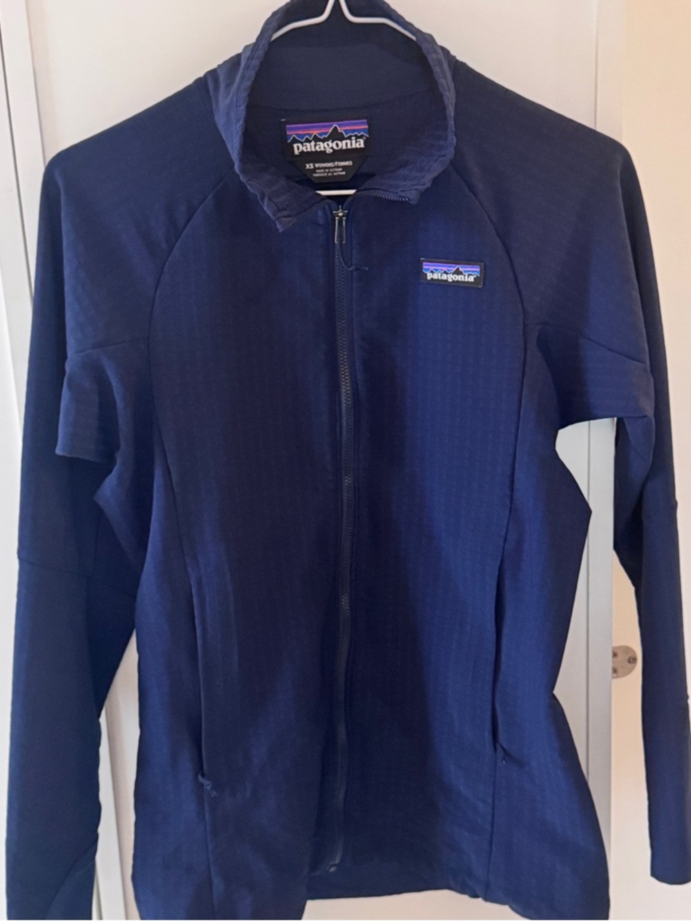 Patagonia Women's Navy Full-Zip light weight Jacket